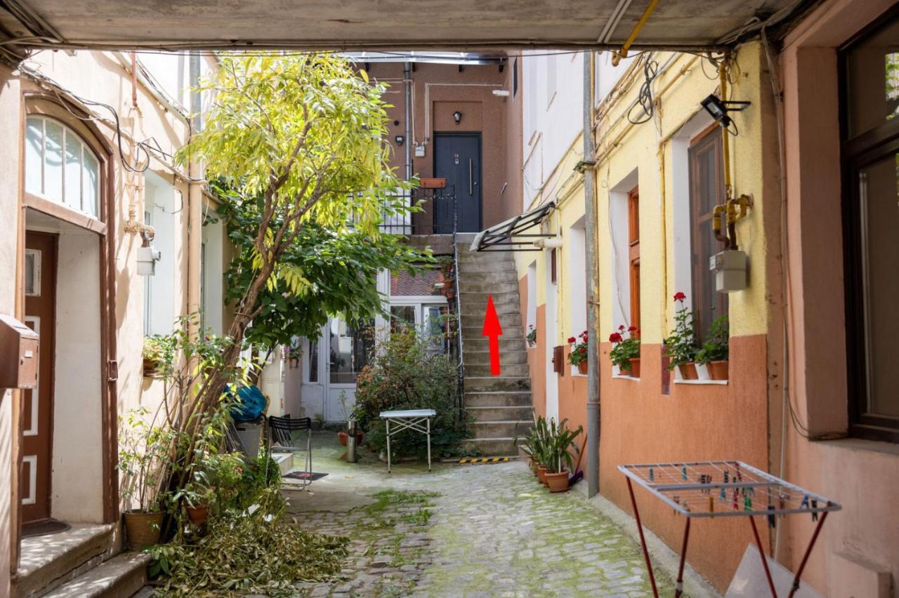 The Bear'S Den In Old City Centre Brasov Bagian luar foto